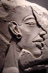 Akhenaten.jpg (152043 bytes)