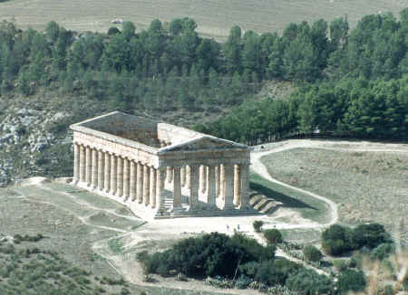 segesta4.jpg (22626 bytes)